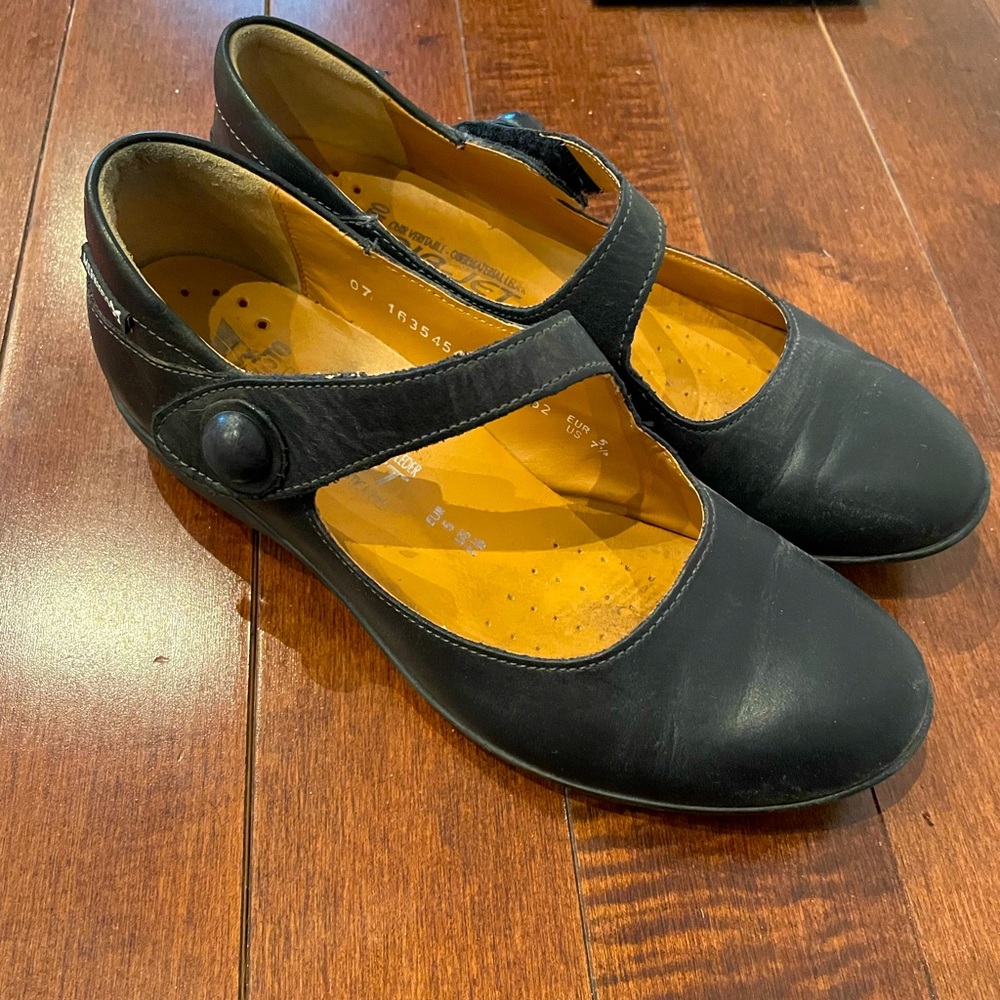 Mephisto Mary Janes size 7.5